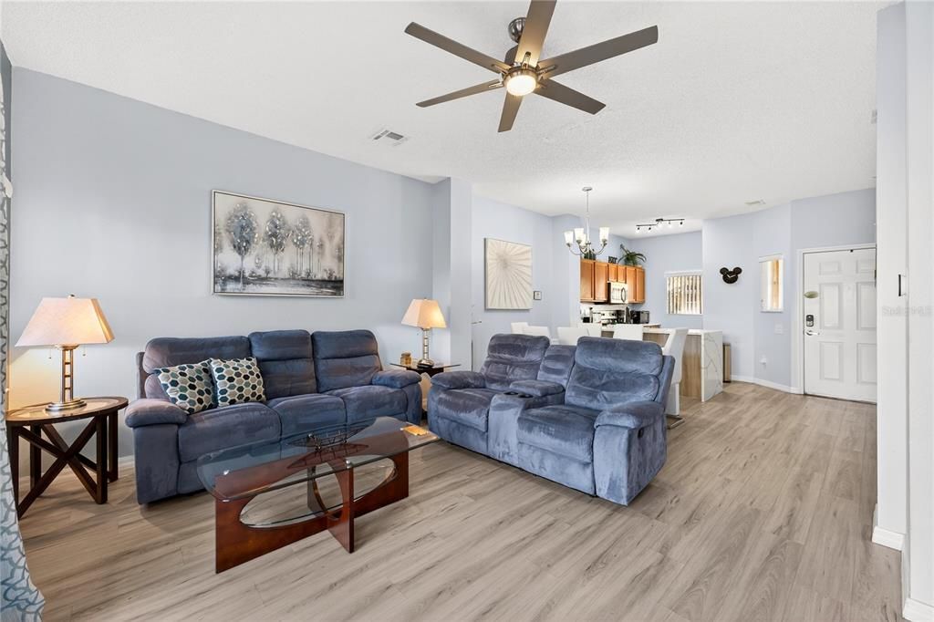 For Sale: $319,900 (3 beds, 2 baths, 1286 Square Feet)