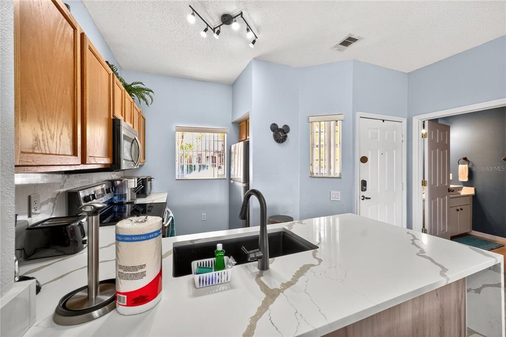 For Sale: $319,900 (3 beds, 2 baths, 1286 Square Feet)