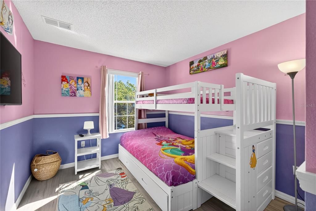 For Sale: $319,900 (3 beds, 2 baths, 1286 Square Feet)