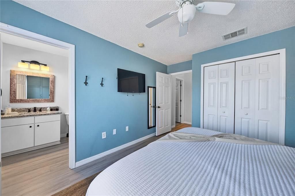 For Sale: $319,900 (3 beds, 2 baths, 1286 Square Feet)