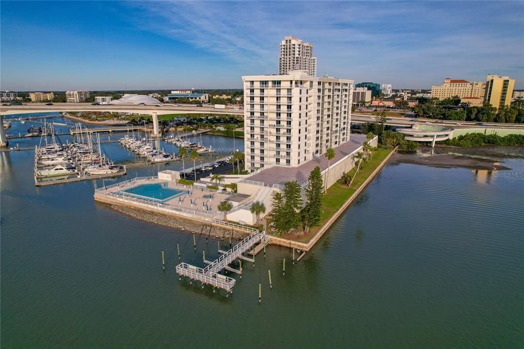 For Sale: $575,000 (2 beds, 2 baths, 1269 Square Feet)