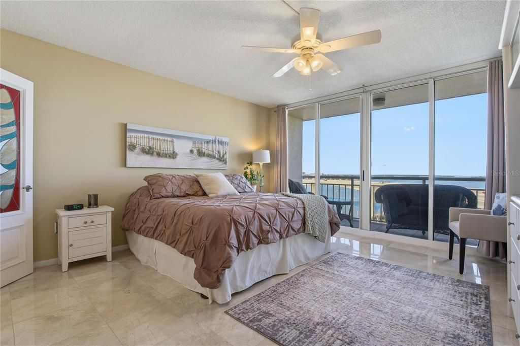 For Sale: $575,000 (2 beds, 2 baths, 1269 Square Feet)