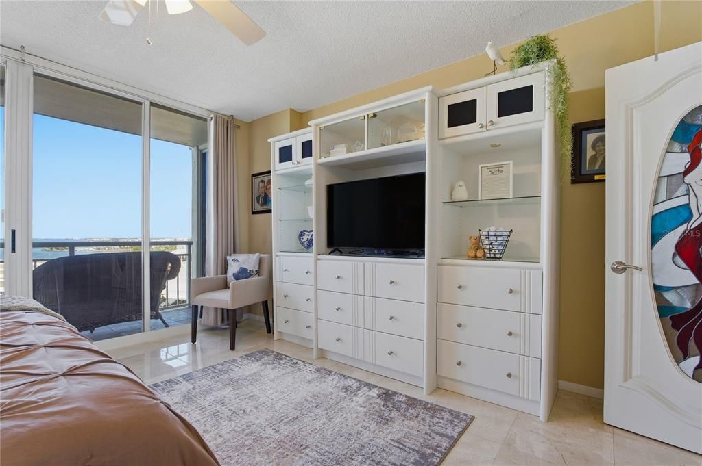 For Sale: $575,000 (2 beds, 2 baths, 1269 Square Feet)