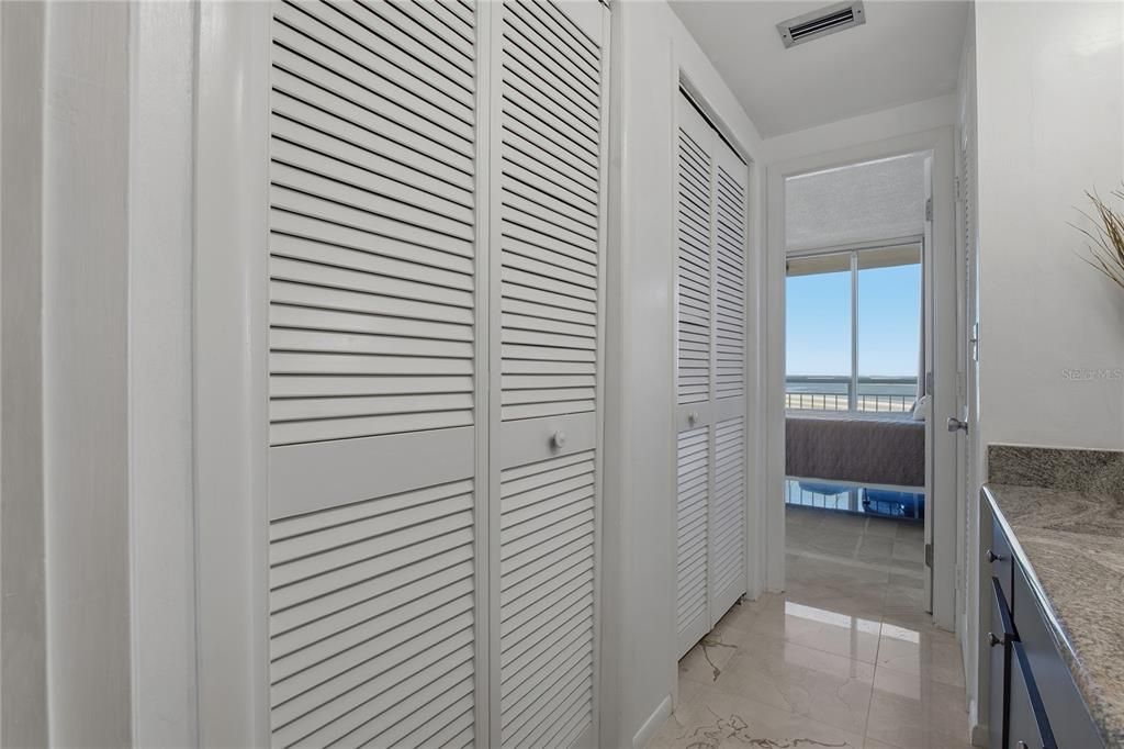 For Sale: $575,000 (2 beds, 2 baths, 1269 Square Feet)