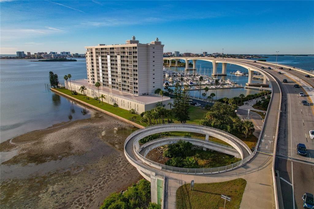 For Sale: $575,000 (2 beds, 2 baths, 1269 Square Feet)