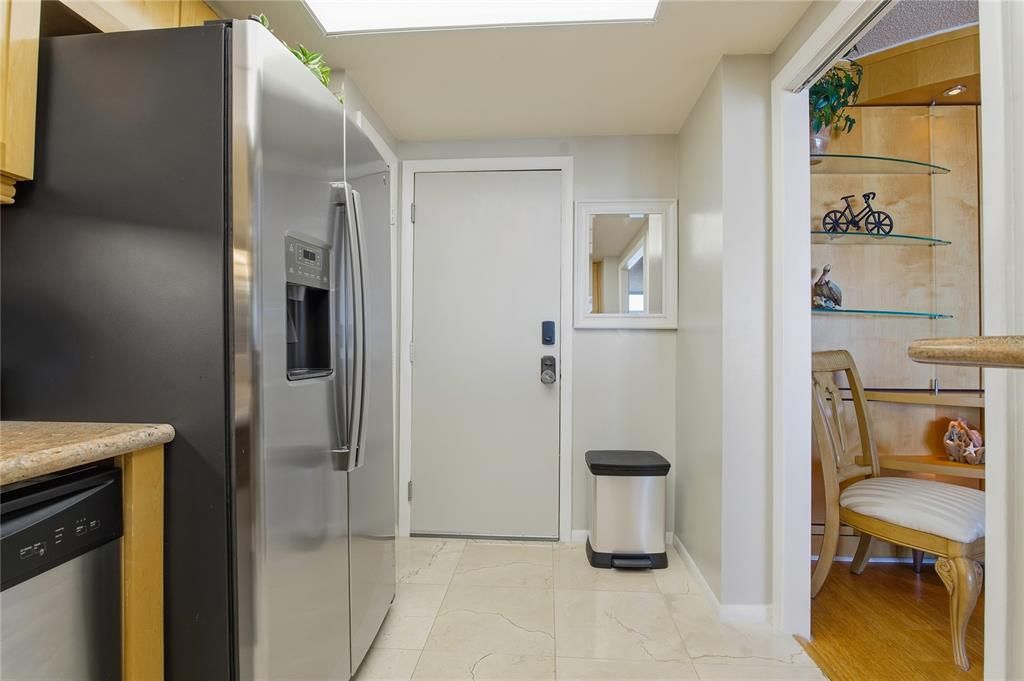 For Sale: $575,000 (2 beds, 2 baths, 1269 Square Feet)