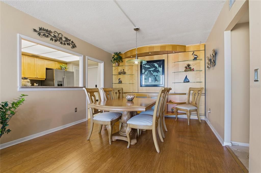 For Sale: $575,000 (2 beds, 2 baths, 1269 Square Feet)