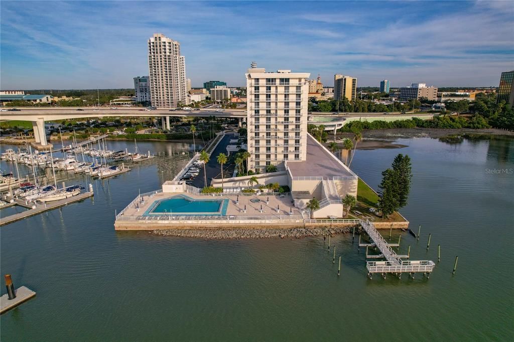 For Sale: $575,000 (2 beds, 2 baths, 1269 Square Feet)