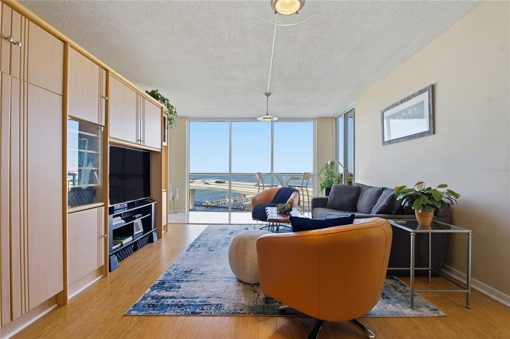 For Sale: $575,000 (2 beds, 2 baths, 1269 Square Feet)