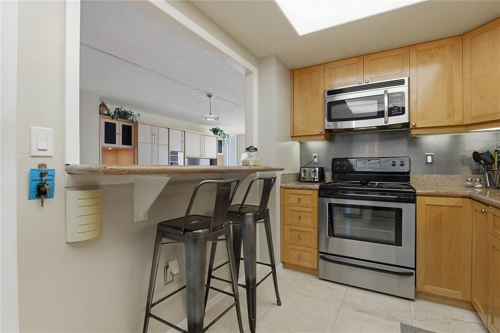 For Sale: $575,000 (2 beds, 2 baths, 1269 Square Feet)