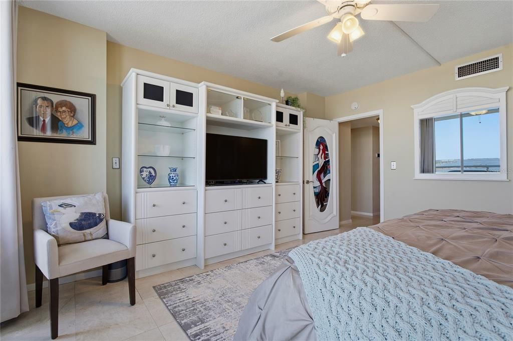 For Sale: $575,000 (2 beds, 2 baths, 1269 Square Feet)