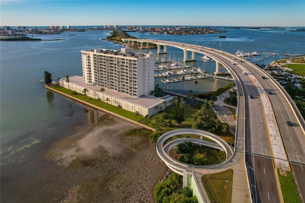 For Sale: $575,000 (2 beds, 2 baths, 1269 Square Feet)