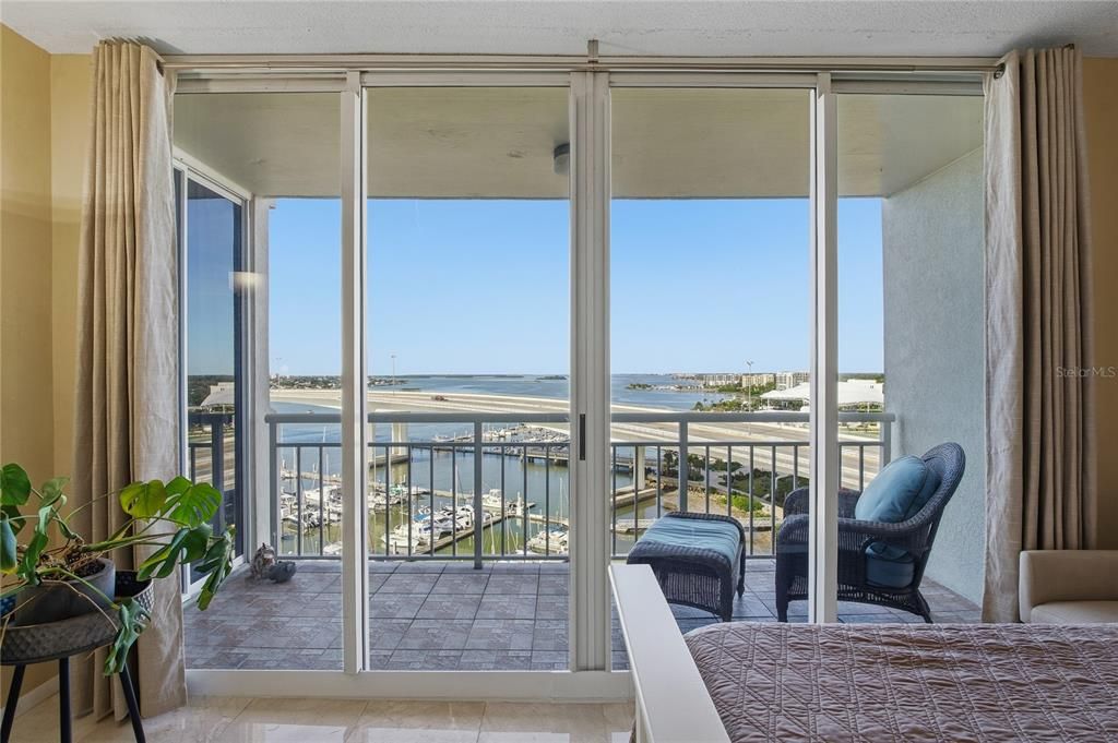 For Sale: $575,000 (2 beds, 2 baths, 1269 Square Feet)