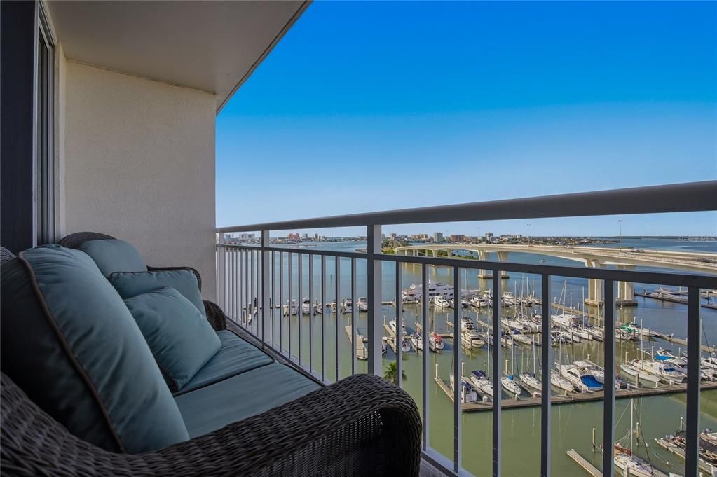 For Sale: $575,000 (2 beds, 2 baths, 1269 Square Feet)