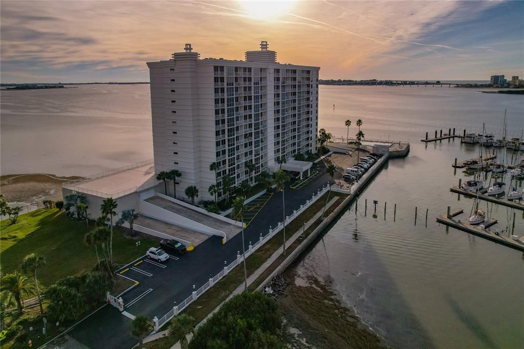 For Sale: $575,000 (2 beds, 2 baths, 1269 Square Feet)