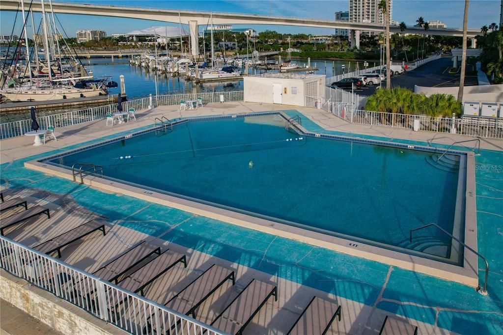 For Sale: $575,000 (2 beds, 2 baths, 1269 Square Feet)