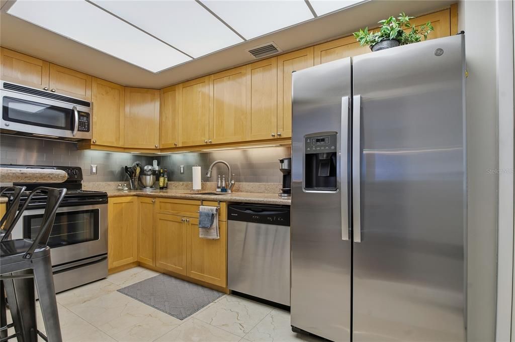 For Sale: $575,000 (2 beds, 2 baths, 1269 Square Feet)