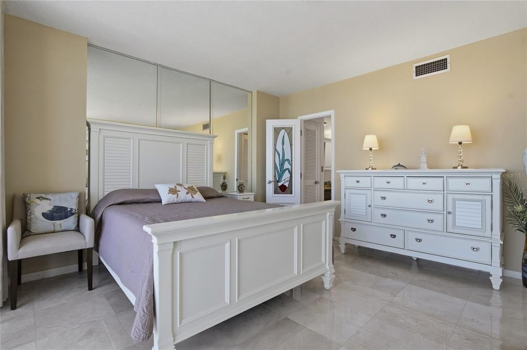 For Sale: $575,000 (2 beds, 2 baths, 1269 Square Feet)