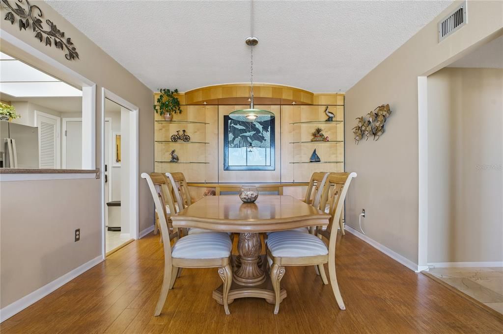 For Sale: $575,000 (2 beds, 2 baths, 1269 Square Feet)