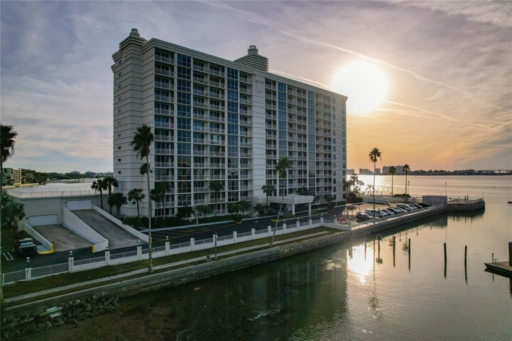 For Sale: $575,000 (2 beds, 2 baths, 1269 Square Feet)