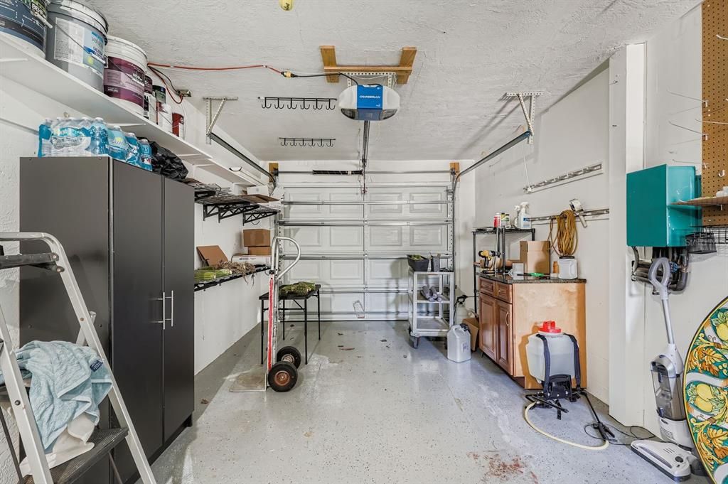 Active With Contract: $310,000 (2 beds, 1 baths, 900 Square Feet)