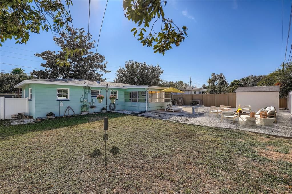 Active With Contract: $310,000 (2 beds, 1 baths, 900 Square Feet)