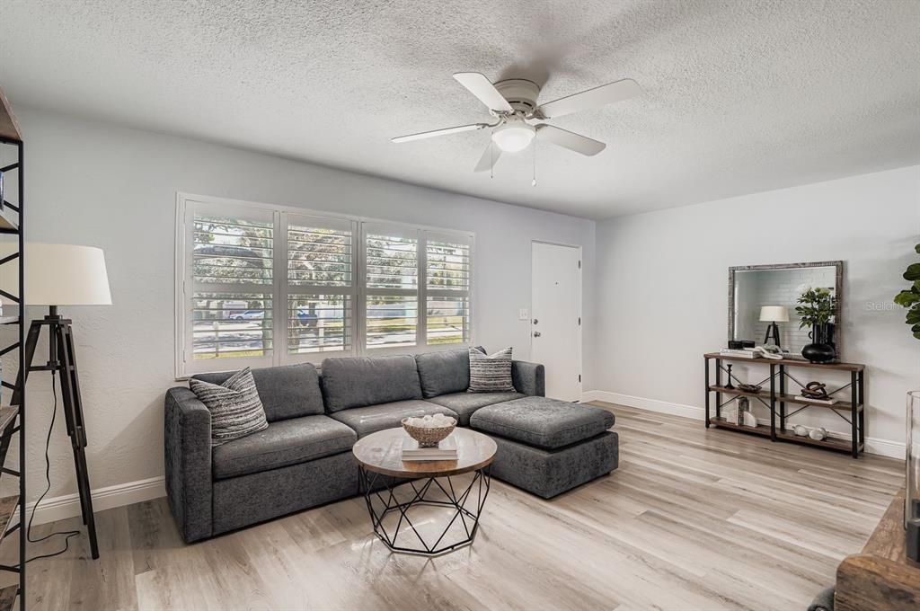 Active With Contract: $310,000 (2 beds, 1 baths, 900 Square Feet)