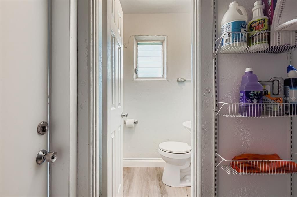 Active With Contract: $310,000 (2 beds, 1 baths, 900 Square Feet)