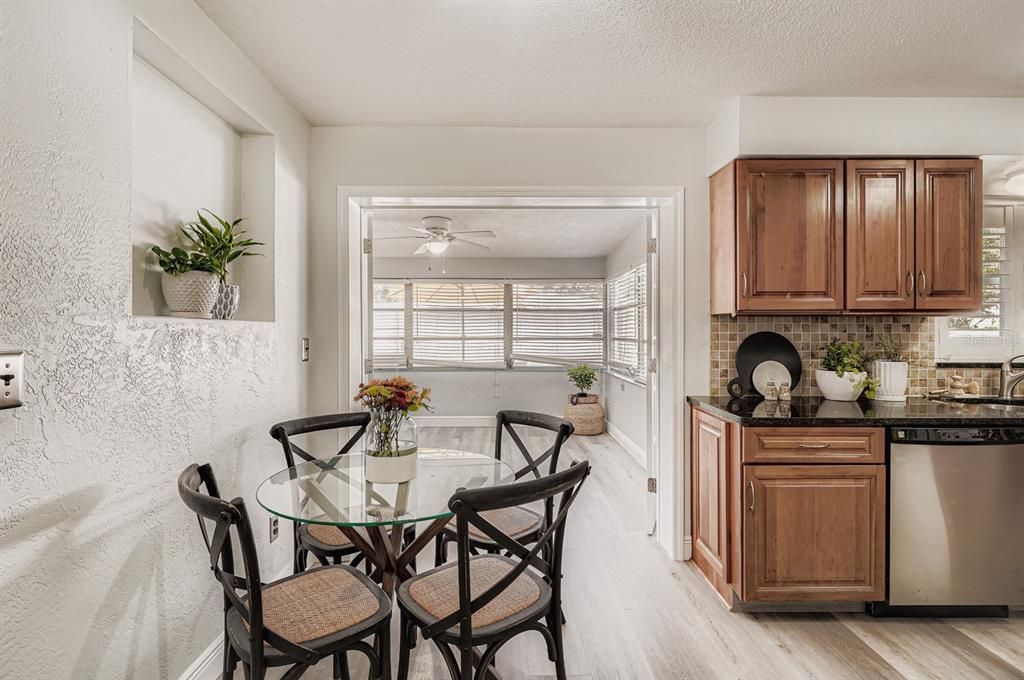 Active With Contract: $310,000 (2 beds, 1 baths, 900 Square Feet)