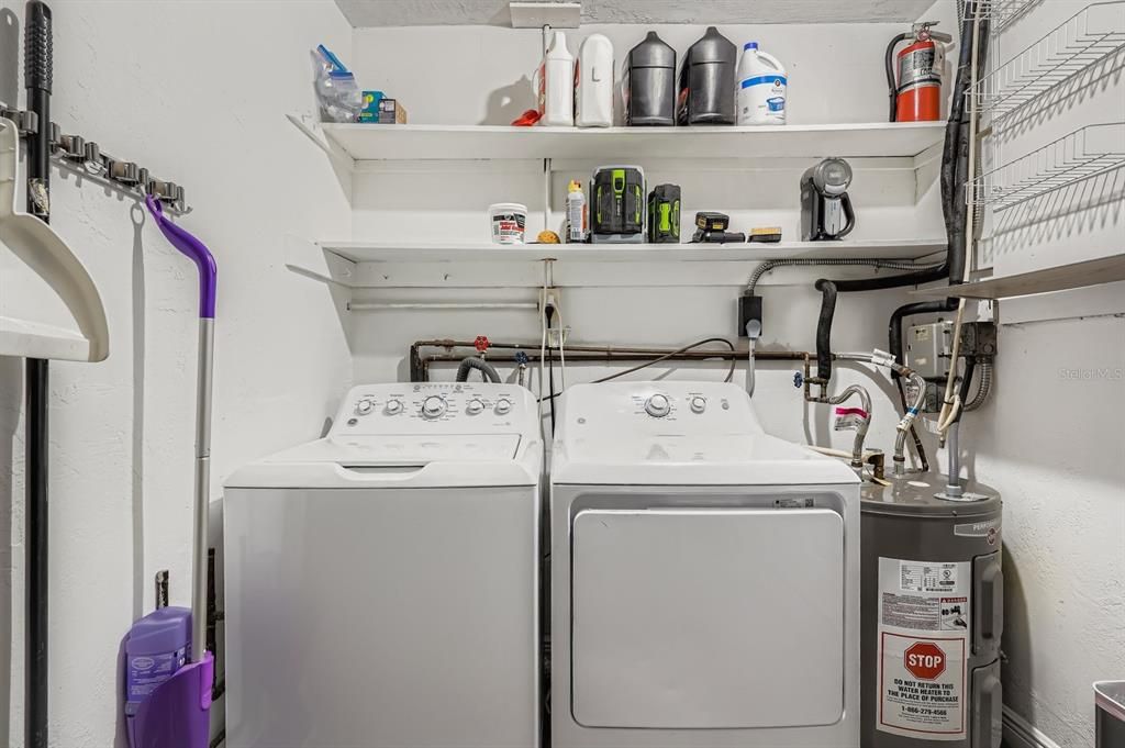 Active With Contract: $310,000 (2 beds, 1 baths, 900 Square Feet)