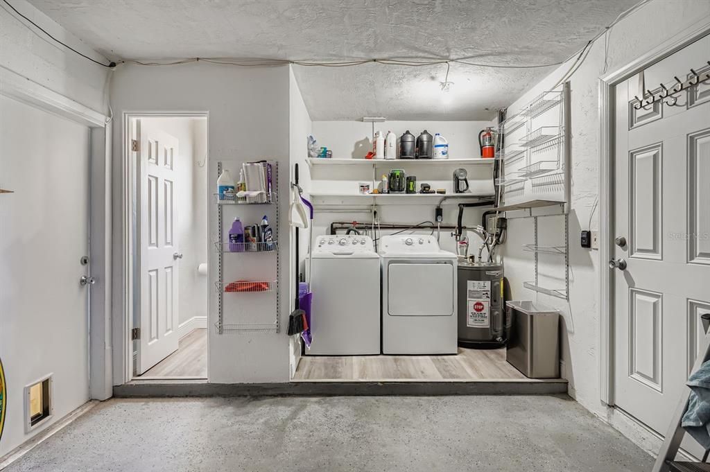 Active With Contract: $310,000 (2 beds, 1 baths, 900 Square Feet)