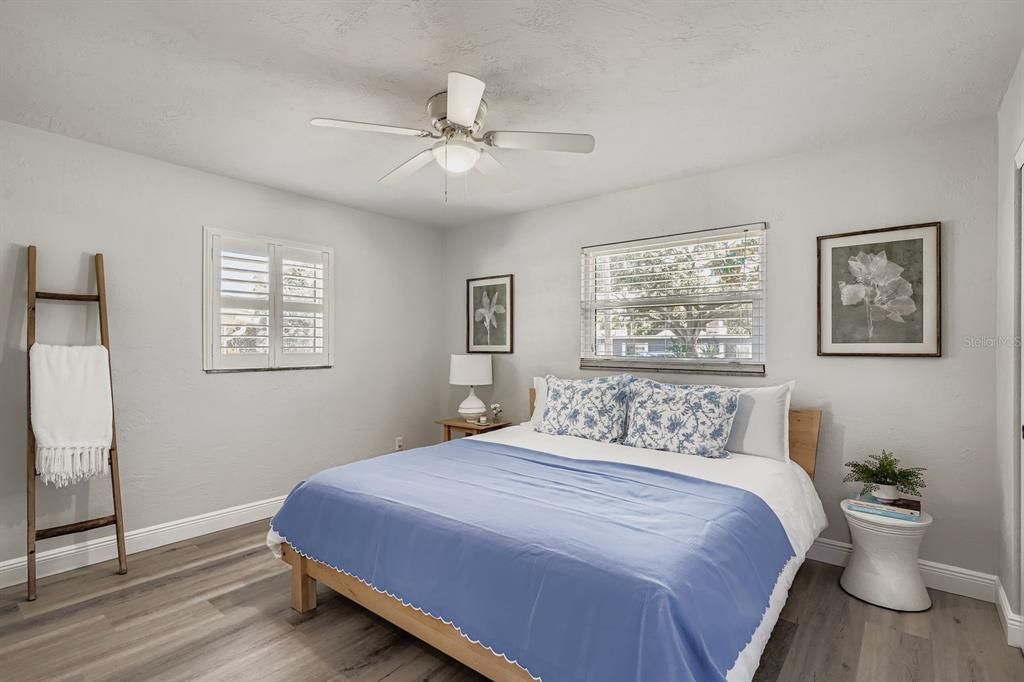 Active With Contract: $310,000 (2 beds, 1 baths, 900 Square Feet)