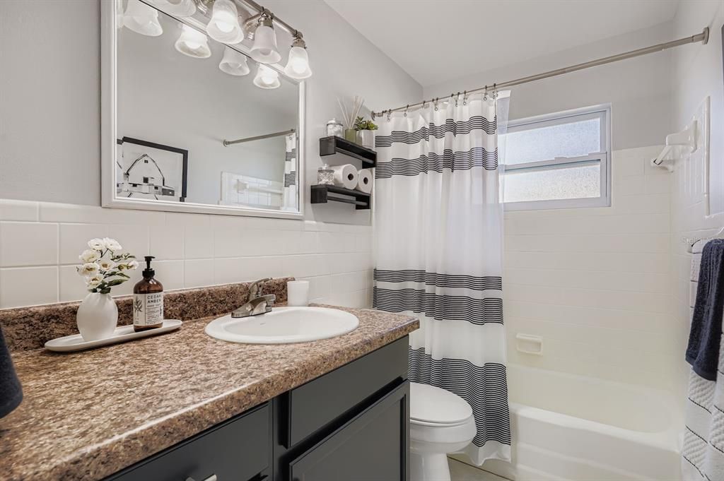 Active With Contract: $310,000 (2 beds, 1 baths, 900 Square Feet)