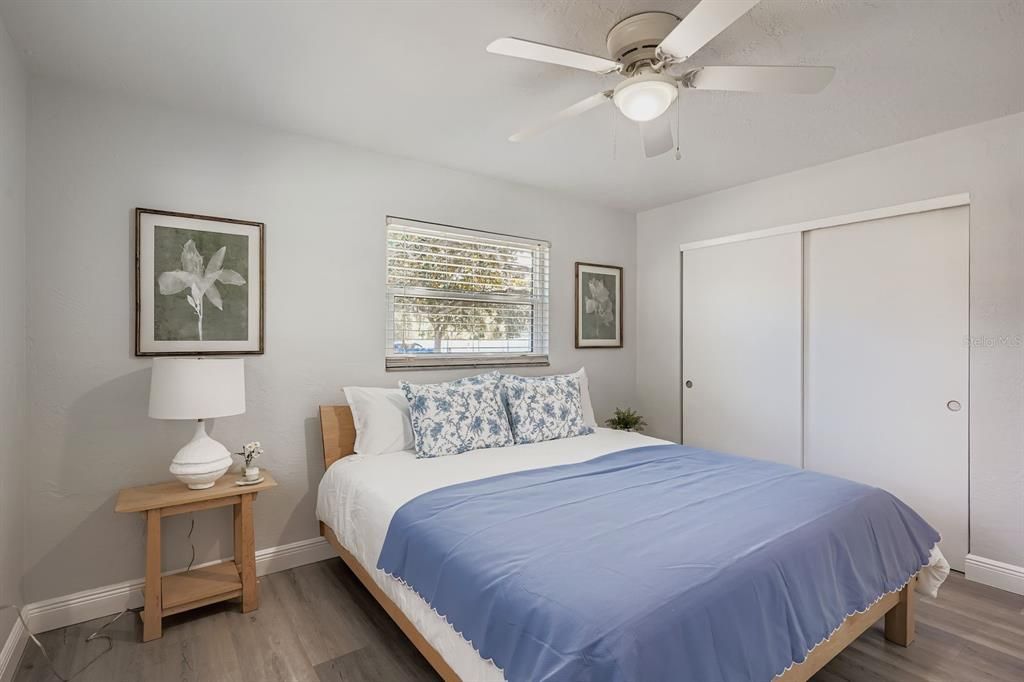 Active With Contract: $310,000 (2 beds, 1 baths, 900 Square Feet)