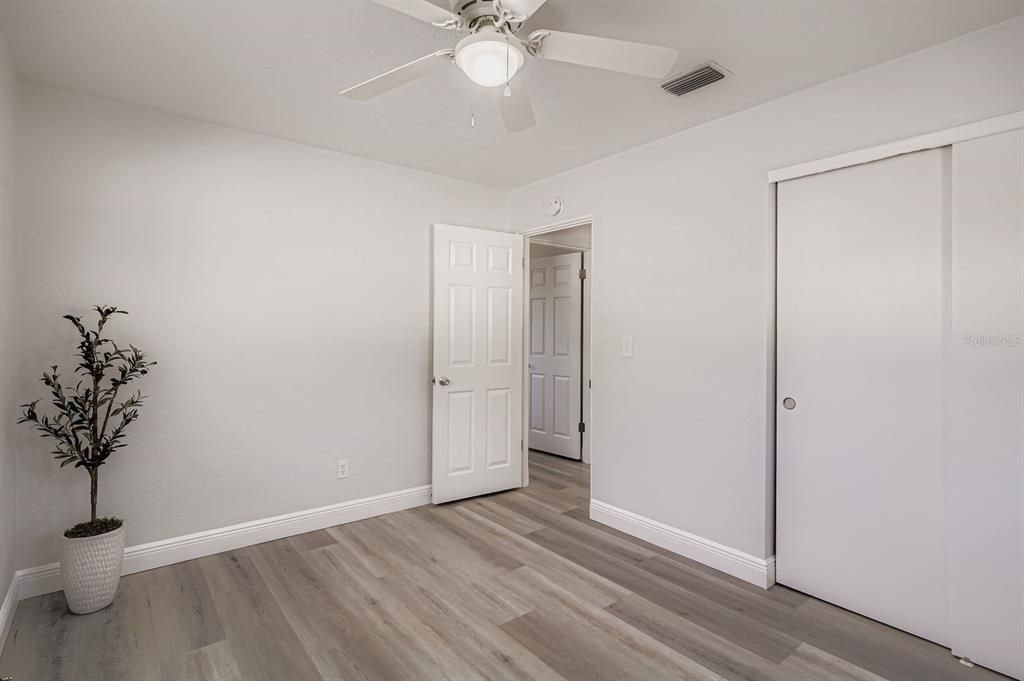 Active With Contract: $310,000 (2 beds, 1 baths, 900 Square Feet)