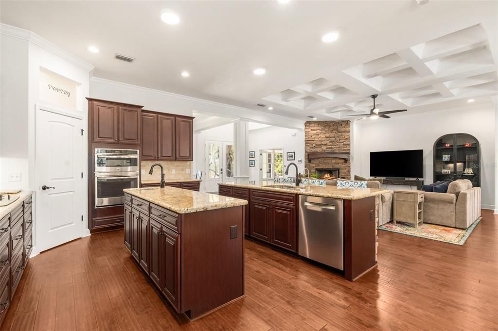 待售: $1,200,000 (5 贝兹, 4 浴室, 3316 平方英尺)