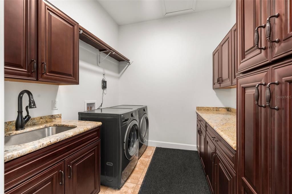 待售: $1,200,000 (5 贝兹, 4 浴室, 3316 平方英尺)