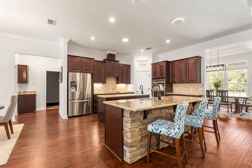 待售: $1,200,000 (5 贝兹, 4 浴室, 3316 平方英尺)