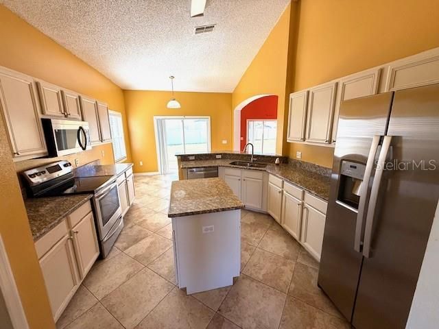 待售: $289,900 (4 贝兹, 2 浴室, 2262 平方英尺)