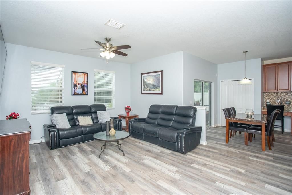 En Venta: $545,000 (6 camas, 3 baños, 3314 Pies cuadrados)