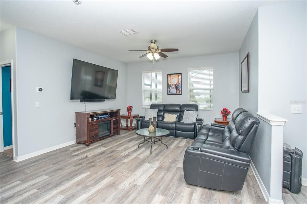 En Venta: $545,000 (6 camas, 3 baños, 3314 Pies cuadrados)