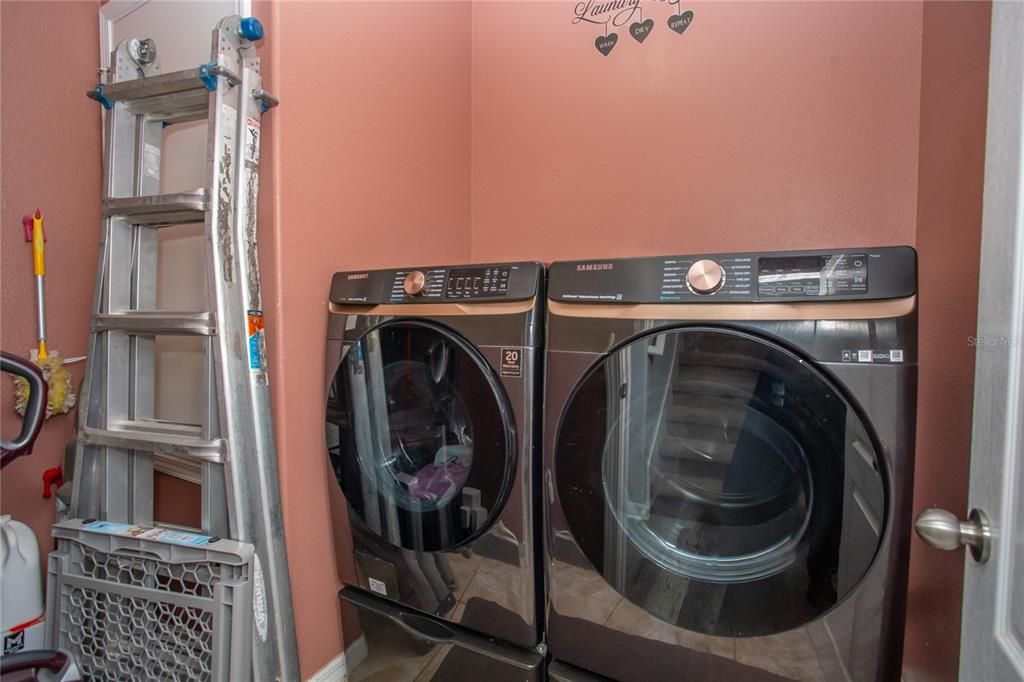 En Venta: $545,000 (6 camas, 3 baños, 3314 Pies cuadrados)