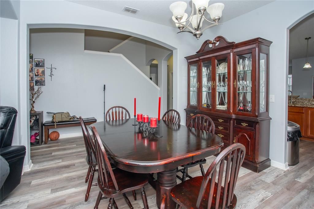 En Venta: $545,000 (6 camas, 3 baños, 3314 Pies cuadrados)