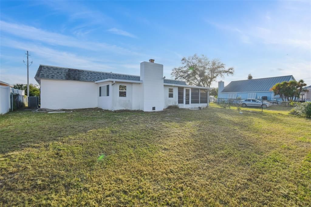 For Sale: $339,000 (2 beds, 1 baths, 918 Square Feet)