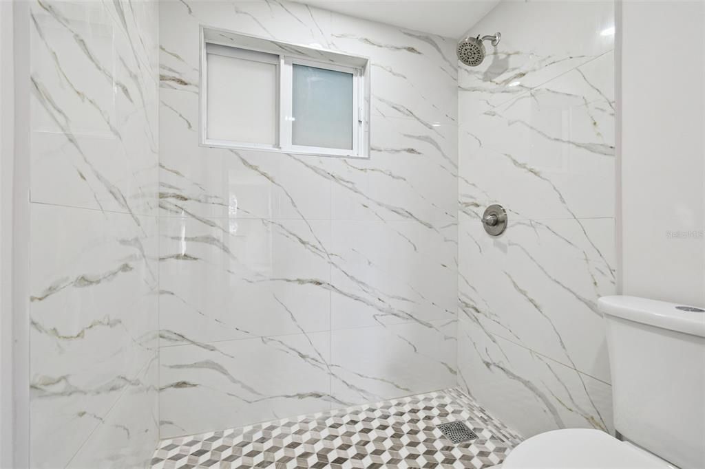 For Sale: $339,000 (2 beds, 1 baths, 918 Square Feet)