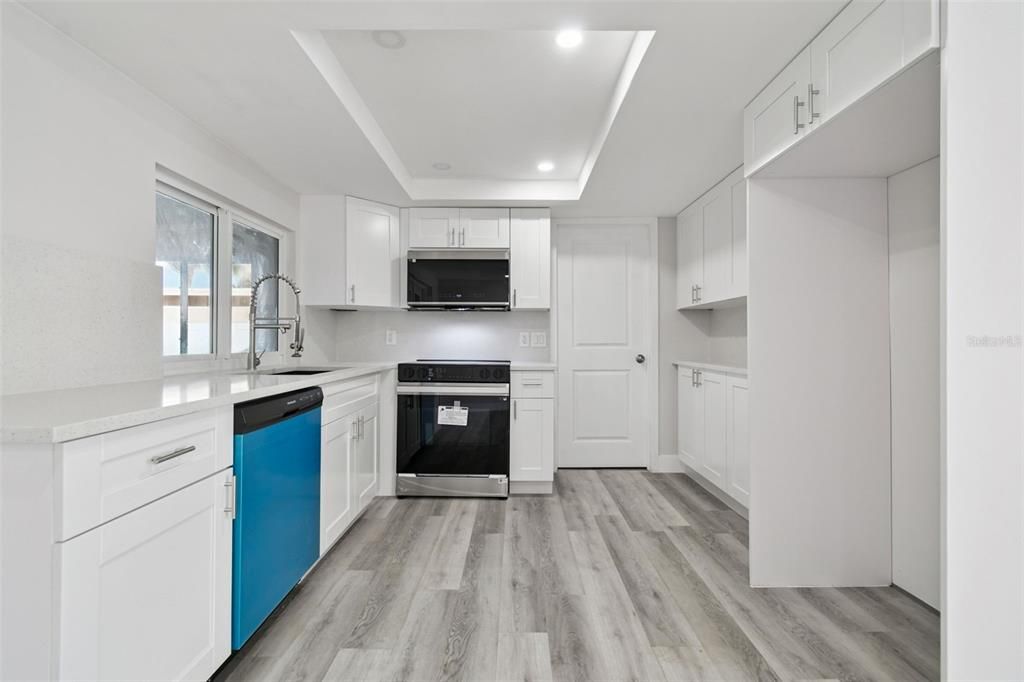 For Sale: $339,000 (2 beds, 1 baths, 918 Square Feet)