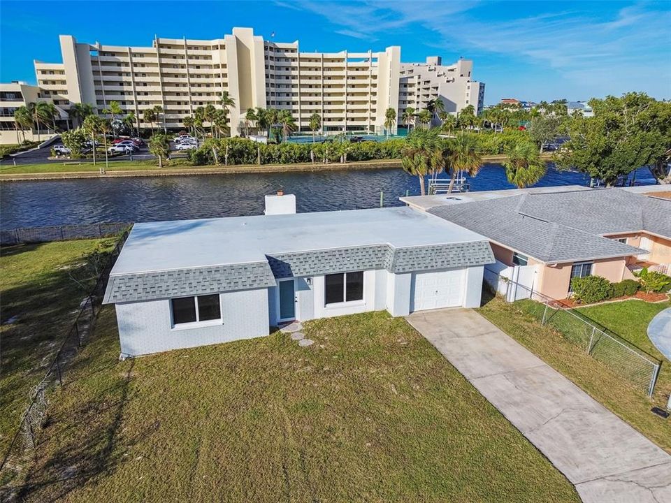 For Sale: $339,000 (2 beds, 1 baths, 918 Square Feet)