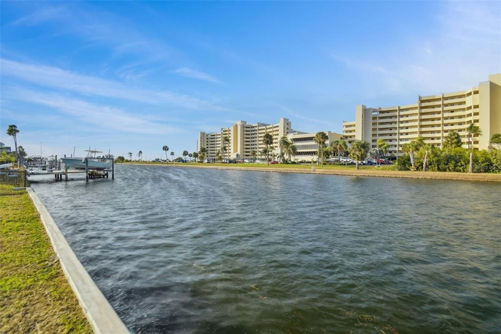 For Sale: $339,000 (2 beds, 1 baths, 918 Square Feet)