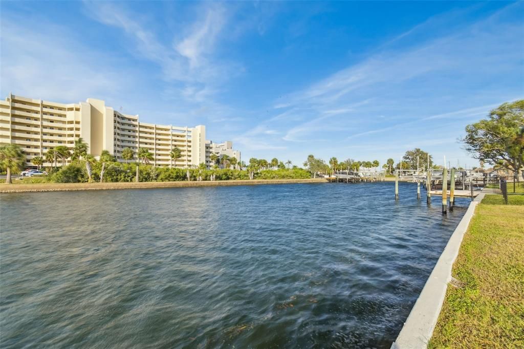 For Sale: $339,000 (2 beds, 1 baths, 918 Square Feet)