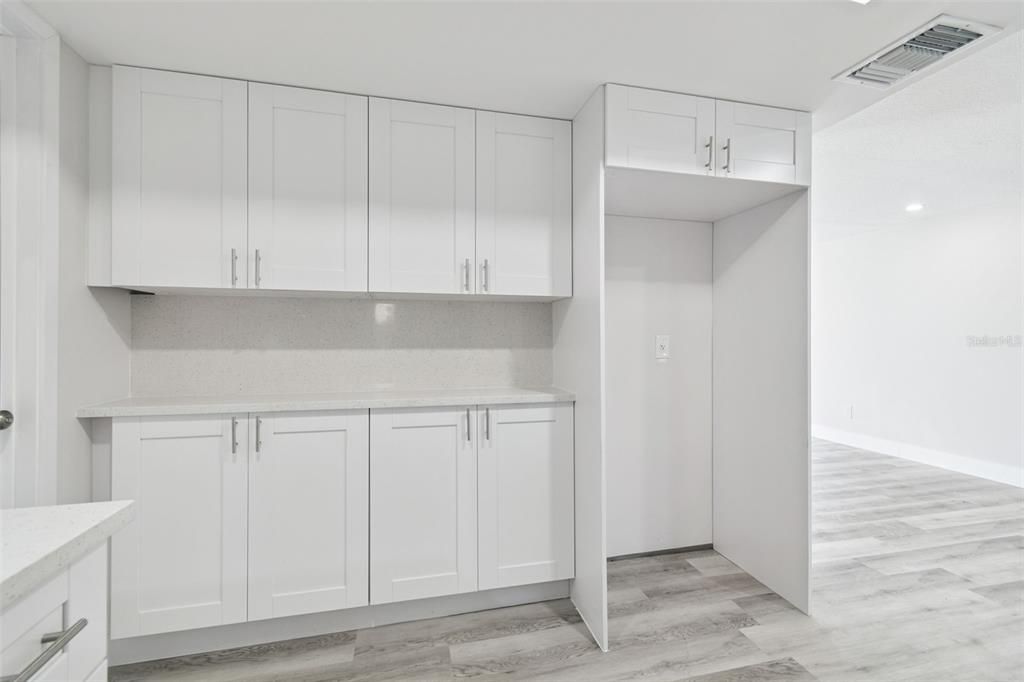 For Sale: $339,000 (2 beds, 1 baths, 918 Square Feet)